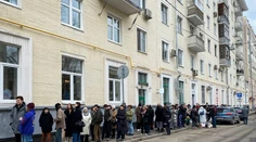 GALÉRIA: Navaľnej výzva - "Napoludnie proti Putinovi" - zabrala. Pred volebnými miestnosťami sa tvoria dlhé rady