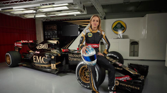 Pozrite si, aká kráska zasadne do monopostu F1