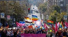Počas srbského pochodu gayov a lesbičiek policajti zbili premiérovho brata