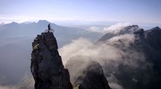 Neuveriteľné kúsky šialeného trialistu! Na bicykli zdoláva škótsku divočinu