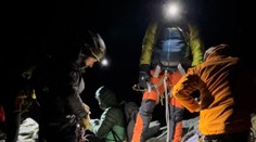 Turista vo Vysokých Tatrách po pošmyknutí sa padal desiatky metrov. Pomohli mu horskí záchranári