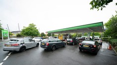 So zásobovaním čerpacích staníc v Británii bude od pondelka pomáhať armáda