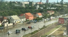 Časť Bratislavy zasiahla silná búrka: Autá sa museli brodiť cez vodu