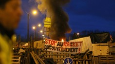 Pre horiace peklo vo Francúzsku sú problémy so zásobovaním benziniek