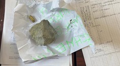 Podnikateľovi z kauzy baru Fatima sa niekto opäť vyhráža. Do okna mu hodili kameň s nábojom