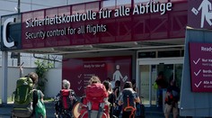 Rakúski turisti prileteli z Ukrajiny s príznakmi otravy, na letisku zasahoval tím lekárov