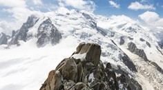 Tragédia na Mont Blancu: Skupinu horolezcov so sebou strhol rútiaci sa ľadovec, zahynula jedna osoba