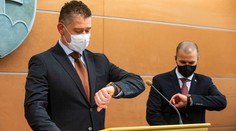 Čo to nosí na ruke? Minister Mikulec hovorí o svojich luxusných hodinkách ako o napodobenine