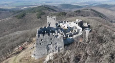 Starajú sa o štátny majetok, musia za to platiť. Prenájom parcely s hradom Tematín vyjde združenie na stovky eur