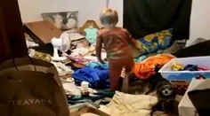 Otrasné niečo. Deti žili v dome plnom odpadkov a výkalov