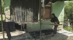 Rómskej rodine podpálili chatrč, šíria sa reči, že za tým je starosta