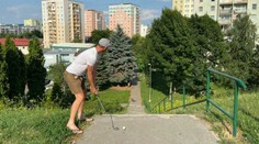 Namiesto golfového trávnika ulice mesta. V Košiciach si môžete zahrať „urban golf“