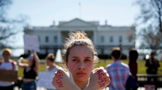 Streľba na Floride zintenzívnila debatu o zbraniach pre učiteľov: Útok by mohli rýchlo zastaviť