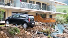 Povodne a krupobitie v Taliansku a Švajčiarsku: Ľudí vyslobodzovali z domov, zosúvala sa pôda