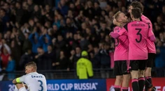 VIDEO: Slováci bez vylúčeného Maka neudržali nápor Škótov, rozhodol vlastný gól Škrtela