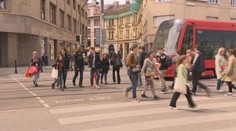 Prednosť nielen na priechode, ale aj na chodníku pred ním. Návrh Romany Tabák je proti fyzikálnym zákonom