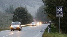 Sneženie už aj na západe Slovenska. Počasie môže komplikovať situáciu na cestách