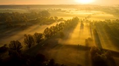 Vietor a dážď nás potrápi ešte pár dní, ale cez voľby bude teplo