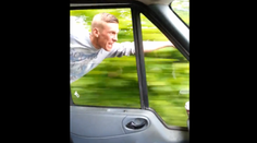 Vodič skoro onemel. Počas šoférovania sa mu zjavil superman