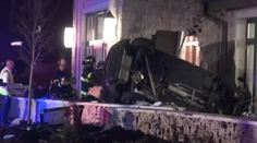 Zdrogovaný muž narazil autom vo veľkej rýchlosti do policajnej stanice