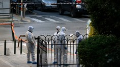 V centre Atén pri kostole došlo k malému výbuchu. Ľahko zranil policajta