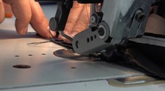 Stovky ľudí, ktorí šili v Bánovciach rúška, prídu na čas o prácu