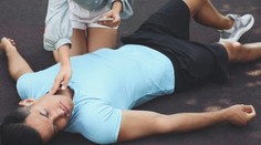 Prvá pomoc: Vyťahovanie jazyka prstami a čakanie na záchranku je nesprávne