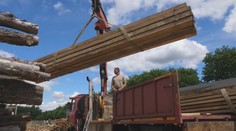 Rodinné väzby, priatelia i kolegovia. Záhoráci vysielajú na Moravu pomoc a neštítia sa ani upratovať