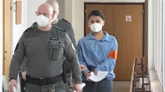 Transvestita, ktorý dobodal tínedžerku, sa možno vyhne trestu