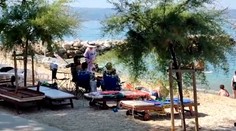 Skupina turistov chcela vybabrať s chorvátskou drahotou. Policajti im klepli po prstoch