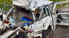 Fotografie, z ktorých mrazí. Pri žene s dieťaťom stáli všetci svätí, do pokazeného auta napálil nákladiak
