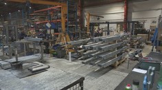 Nezaočkovaní zamestnanci sa v práci budú musieť testovať. Zmenu sprevádza chaos