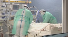 Nemocnice sa plnia čoraz rýchlejšie. Pacientov s covidom musia prevážať z regiónu do regiónu