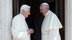 Benedikt XVI. svojím odstúpením udelil lekciu cirkvi, mieni František