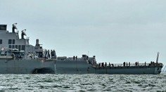 Potápači našli telá všetkých námorníkov nezvestných po havárii torpédoborca USA