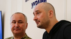 Ruský novinár Babčenko je živý, jeho vraždu zinscenovali