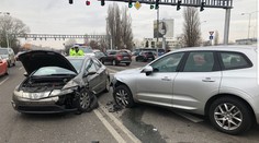 Nehodu štyroch áut v Bratislave neprežil jeden účastník