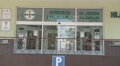 Za zbabranú laparoskopickú operáciu, po ktorej zomrela pacientka, obvinili lekárov