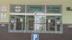 Za zbabranú laparoskopickú operáciu, po ktorej zomrela pacientka, obvinili lekárov
