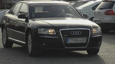 Viskupič sa nechce voziť v luxusnej limuzíne, politológ to považuje za populizmus