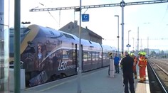 Rýchlik v Čechách nedobrzdil a narazil, zranilo sa 17 ľudí