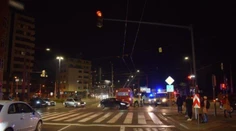 Cez priechod išiel na červenú. V Bratislave ťažko zranil trolejbus sedemnásťročného chodca