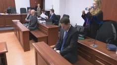 Úplatky si údajne odovzdávali v igelitke priamo pred Justičným palácom. Bývalý sudca Richard Molnár sa postavil pred súd