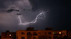 Meteorológovia varujú pre búrkami aj vysokými teplotami