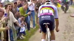 VIDEO: Spravila to naschvál? Fanúšička ohrozila majstra sveta na ceste za víťazstvom