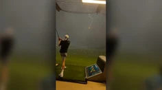 VIDEO: Blesk udrel do letiacej loptičky. Mladý golfista mal veľké šťastie