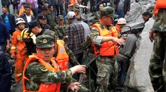 V Číne sa po silnom daždi zosunula pôda. Nezvestných je vyše 140 ľudí