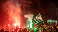 Nepokoje prináša aj prípravné obdobie. Pri strete fanúšikov v Grécku postrelili jednu osobu