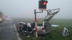 Meškanie do práce sa im stalo osudným. Zrážku vlaku a auta neprežil Milan (†30) a Brigita (†25)