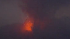 Na ostrove Kjúšu vybuchla sopka neďaleko atómovej elektrárne, lávový prúd sa priblížil k veľkému mestu